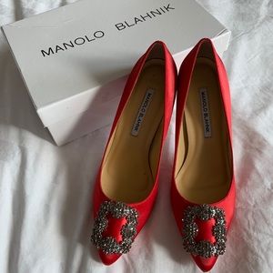 Manolo Blahnik Red Satin Pumps 7,5”